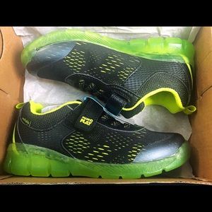 Stride Rite Made2Play Lighted Neo Sneaker